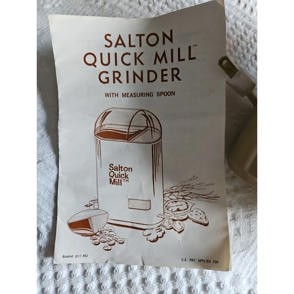 VTG 1977 Salton Quick Mill Grinder w. Measuring Spoon #GC-4 4.5